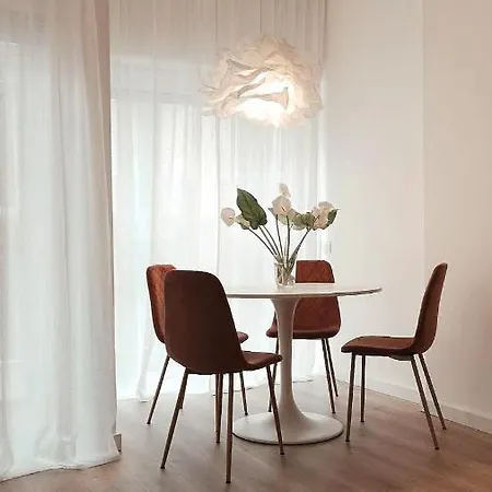 So Fine Petruzzelli Flat