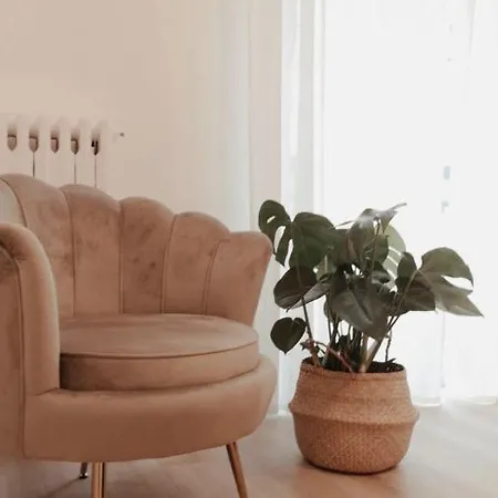 So Fine Petruzzelli Flat