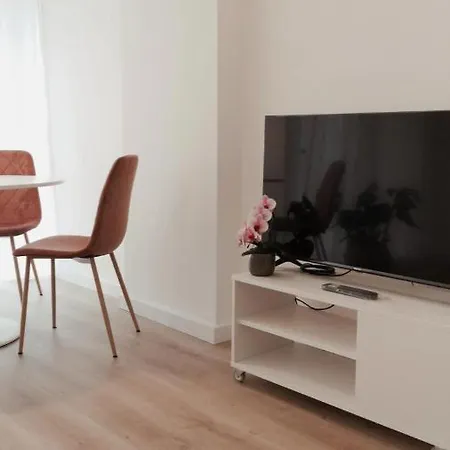 So Fine Petruzzelli Flat