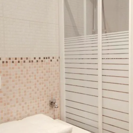 So Fine Petruzzelli Flat